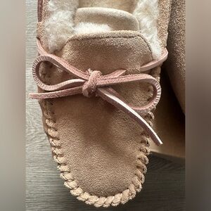 Dakota Ugg tobacco moccasins